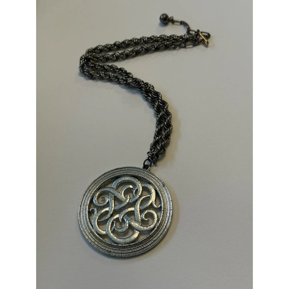 VTG LINSER Twisted Chain Necklace 18